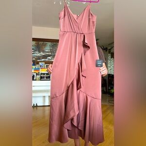 BRAND NEW!!!
Women’s Dress with tag.
Great for PROM 
Medium 
LULUS.
